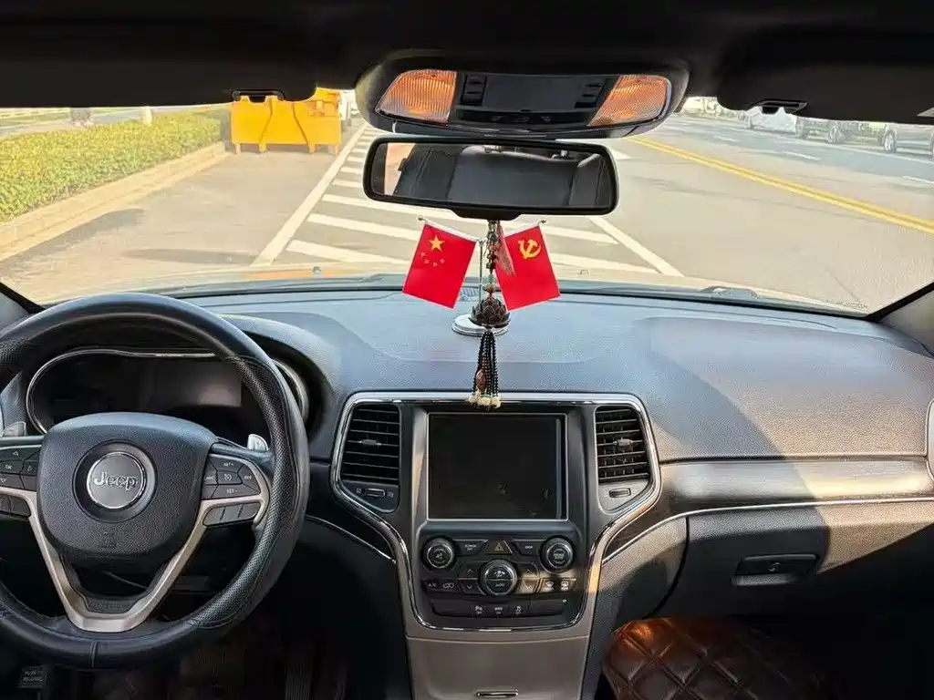 Jeep Grand Cherokee (Import) — миниатюра 5