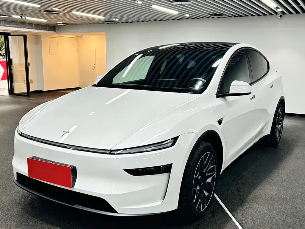 Tesla Model Y L 2025