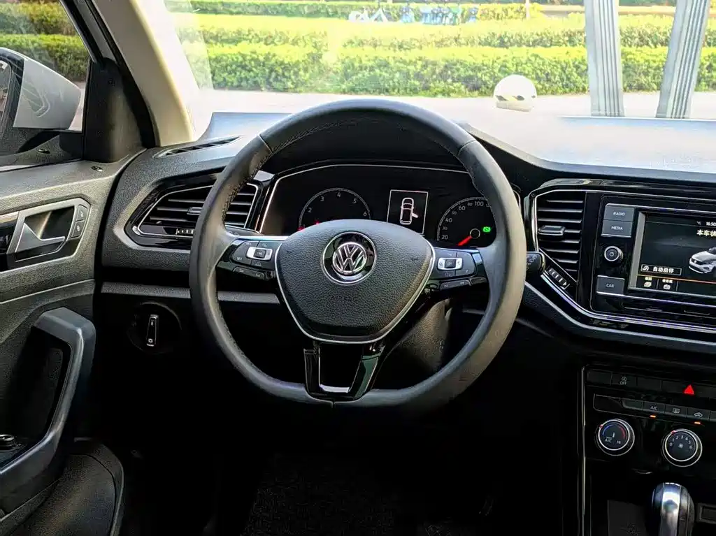 Volkswagen T-Roc — миниатюра 11