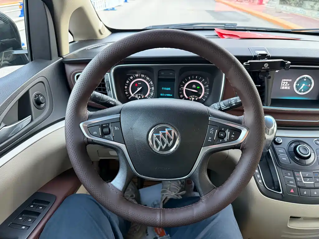 Buick GL8 — миниатюра 12