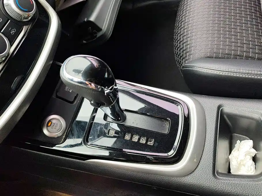 Nissan Tiida — миниатюра 15