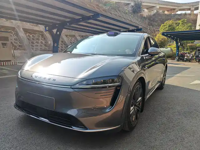 AITO WISDOM WORLD R7 2024