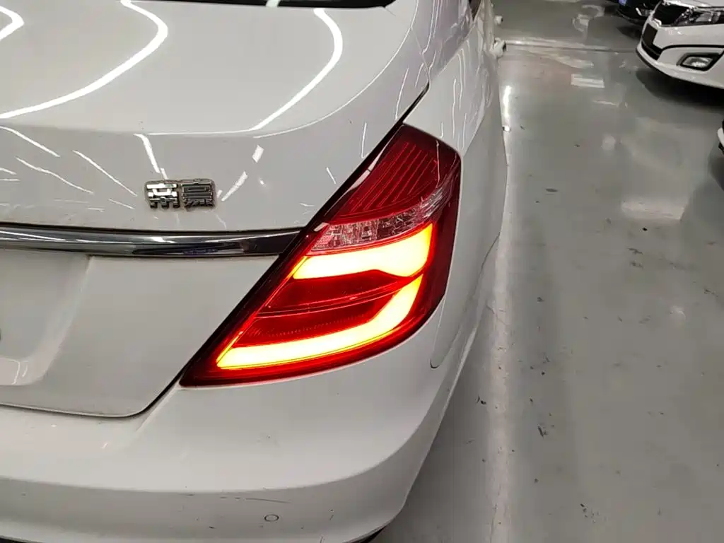Geely Emgrand — миниатюра 8