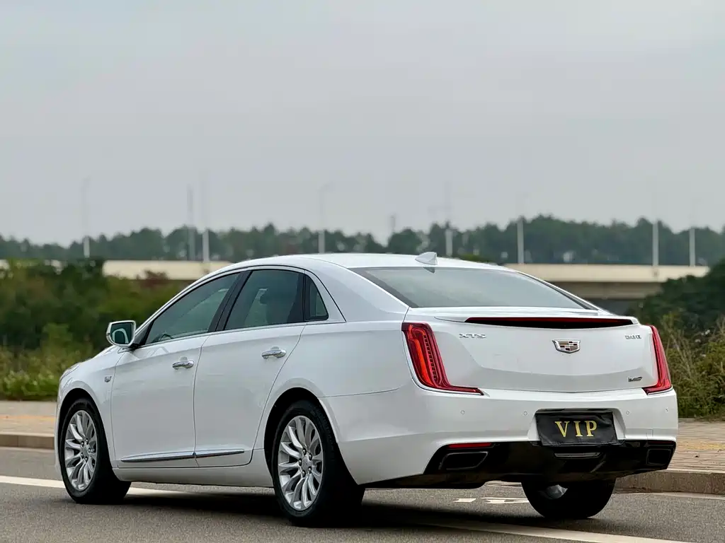 CADILLAC XTS