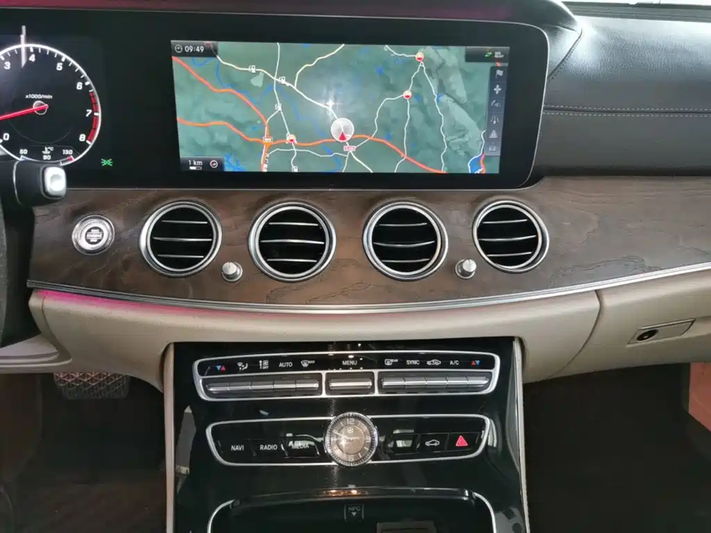 Mercedes-Benz E-Class — миниатюра 13
