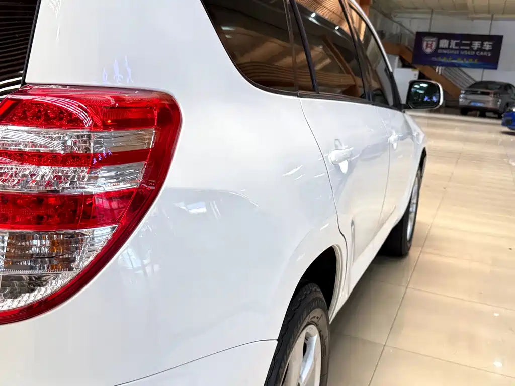 Toyota RAV4 — миниатюра 24