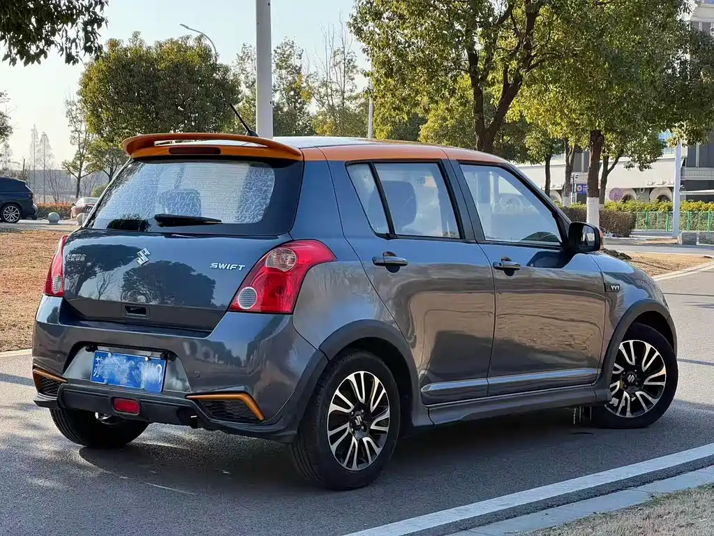 SUZUKI SWIFT