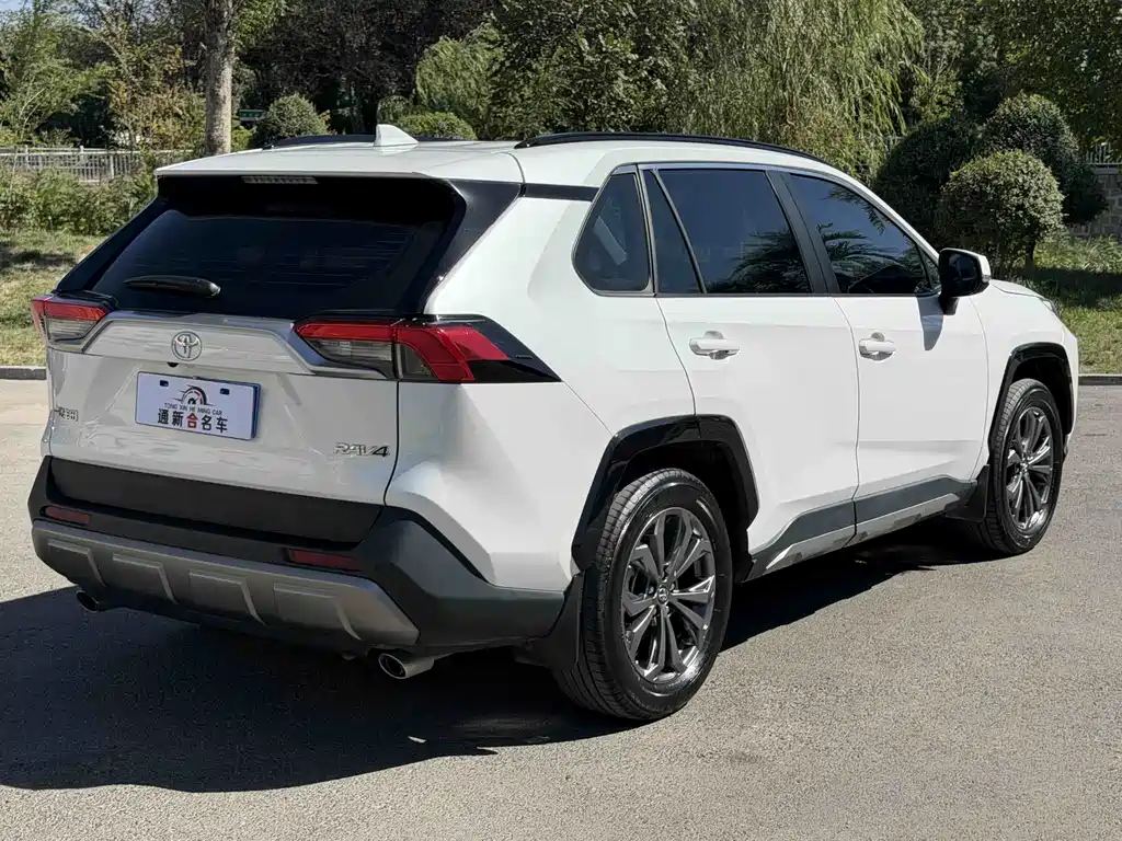 Toyota RAV4 — миниатюра 7