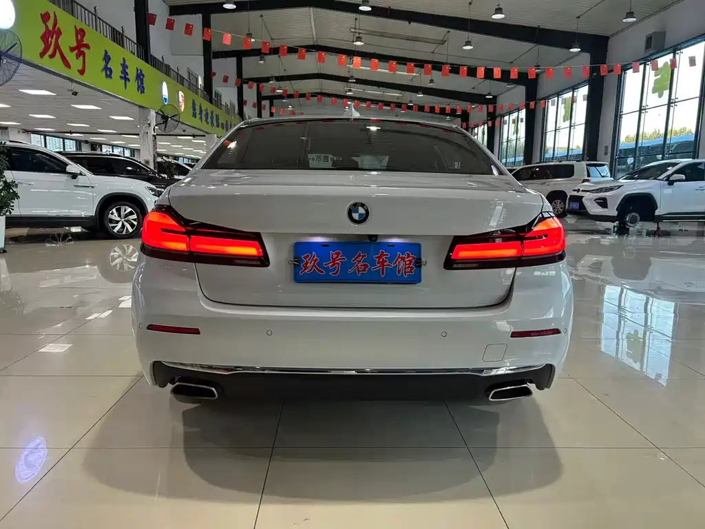 BMW 5 Series — миниатюра 7