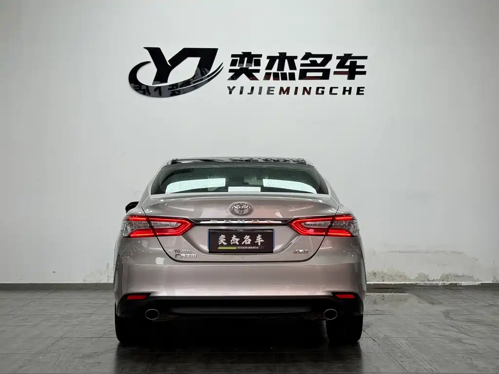 Toyota Camry — миниатюра 8