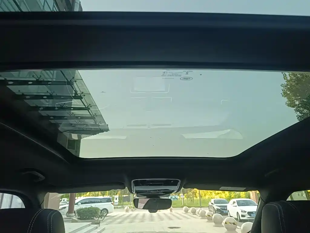 Land Rover Velar — миниатюра 18