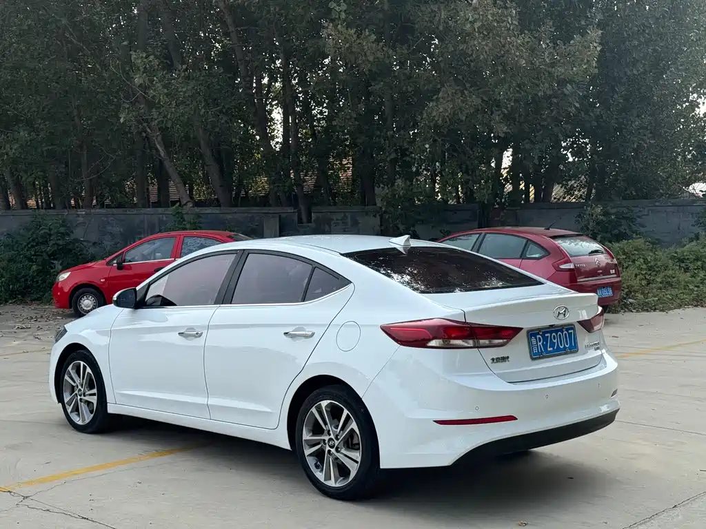 Hyundai Elantra — миниатюра 4