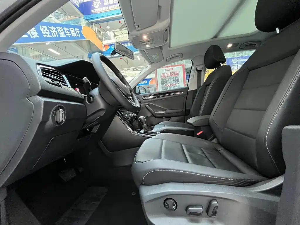 Volkswagen T-Roc — миниатюра 8