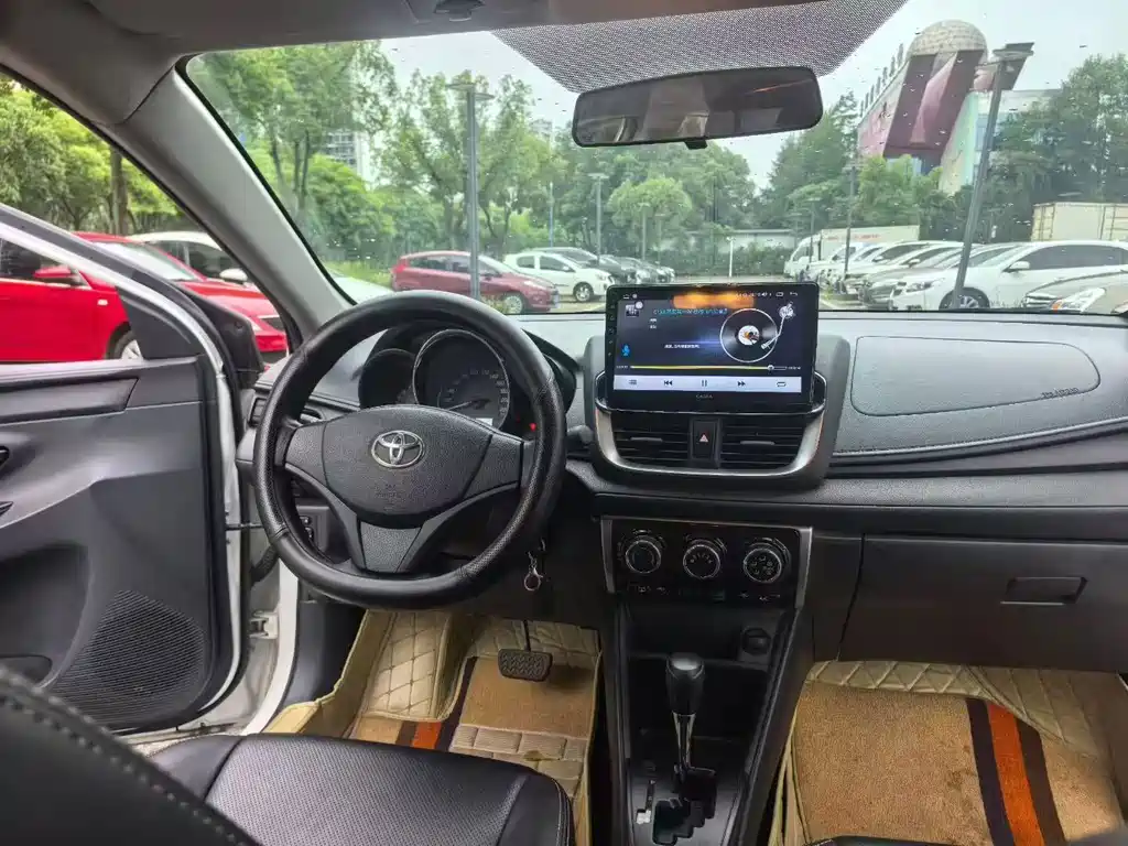 Toyota Yaris L — миниатюра 11