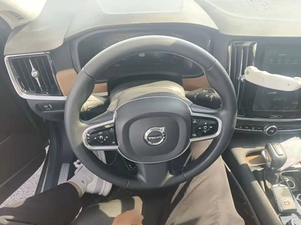 Volvo S90 — миниатюра 11