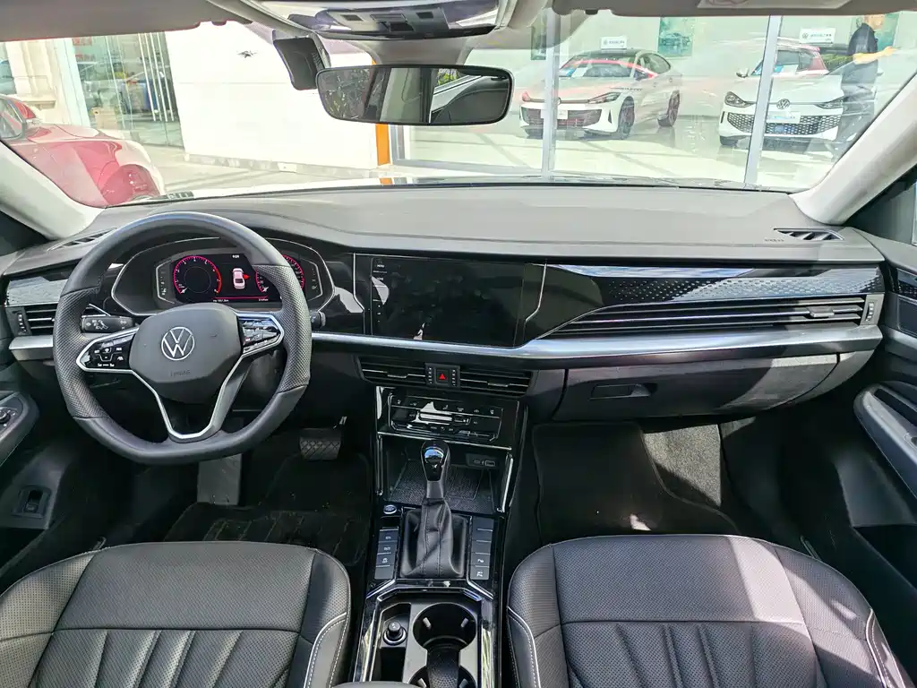 Volkswagen Passat 2023 380TSI Luxury