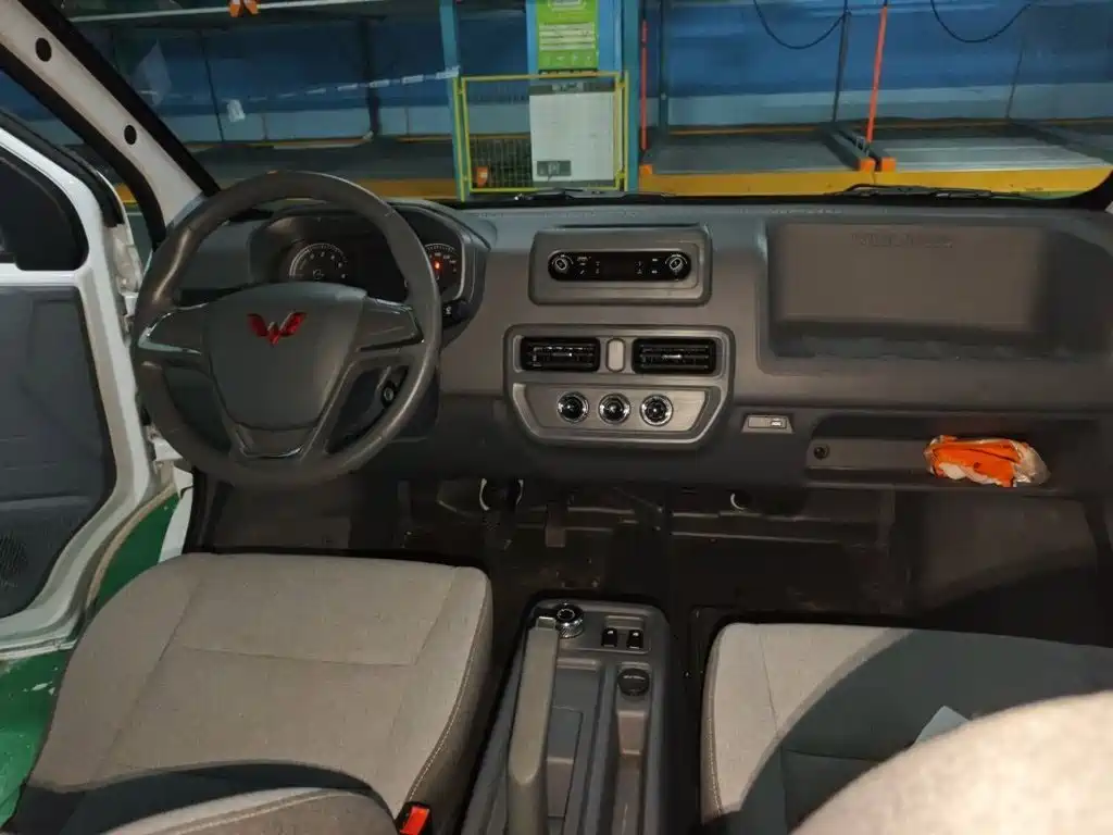 Wuling Yangguang — миниатюра 5