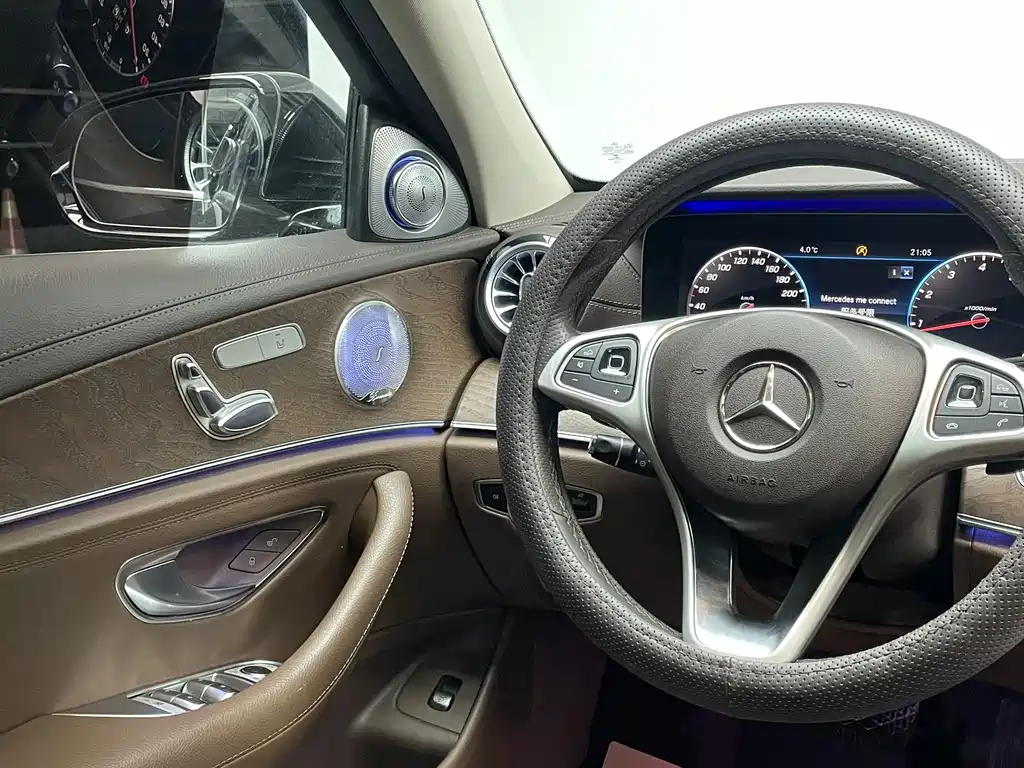 Mercedes-Benz E-Class — миниатюра 17