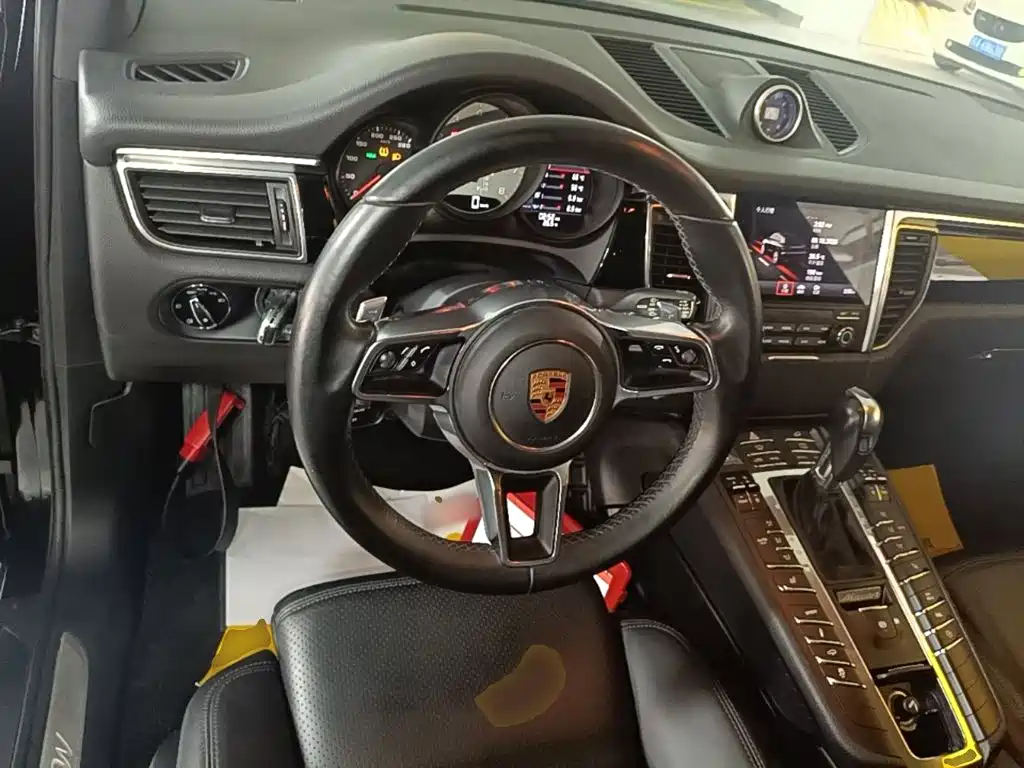 Porsche Macan — миниатюра 11