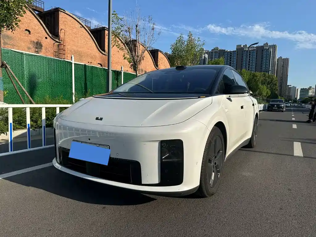 Li Auto Идеальный I8