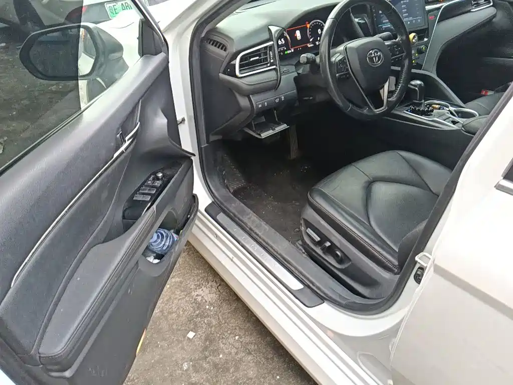 Toyota Camry — миниатюра 14