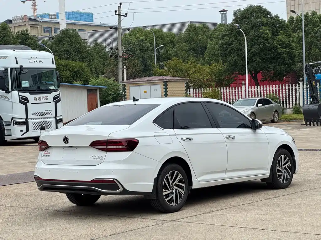 Volkswagen Lavida — миниатюра 11