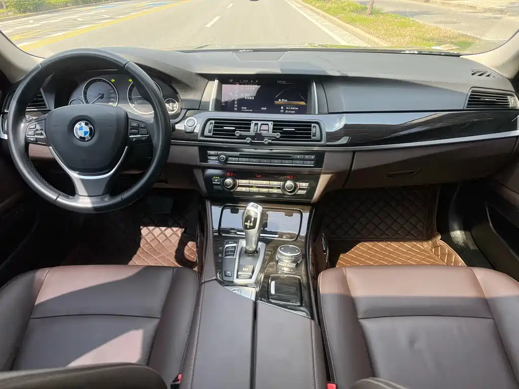 BMW 5 Series — миниатюра 14