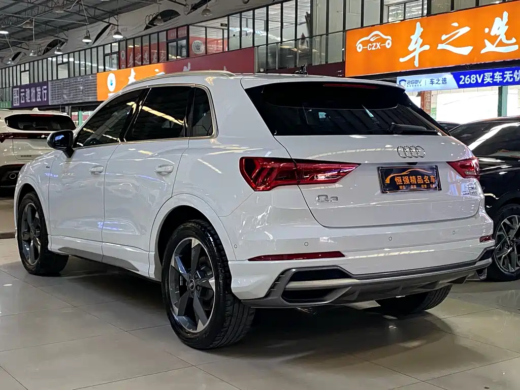 AUDI Q3