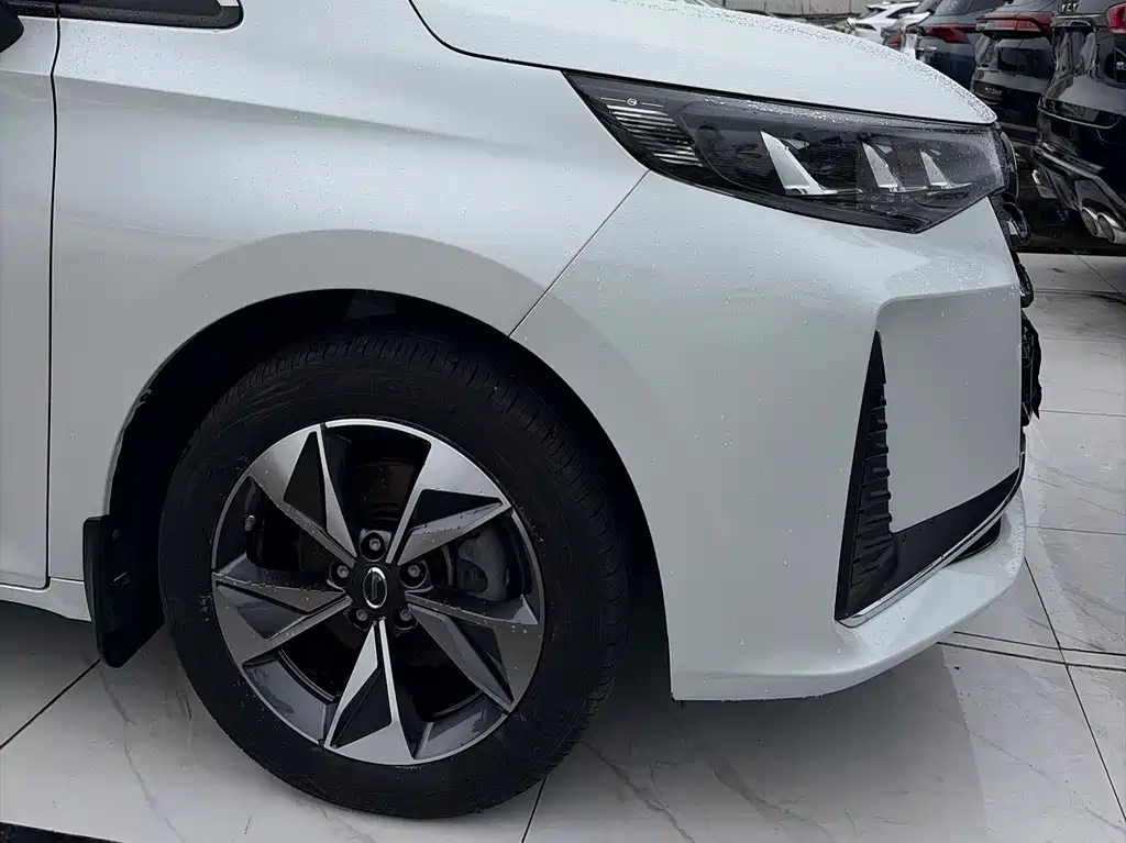 GAC Motor Trumpchi M6 — миниатюра 4