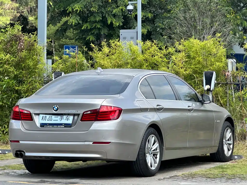 BMW 5 Series — миниатюра 6