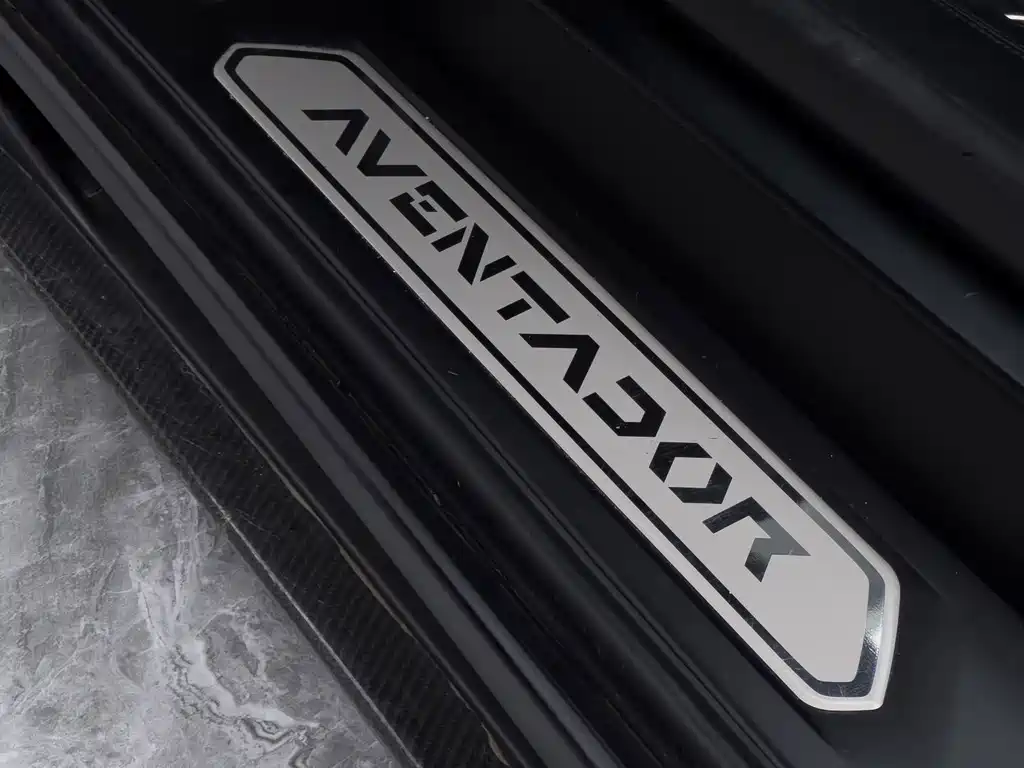 Lamborghini Aventador — миниатюра 11