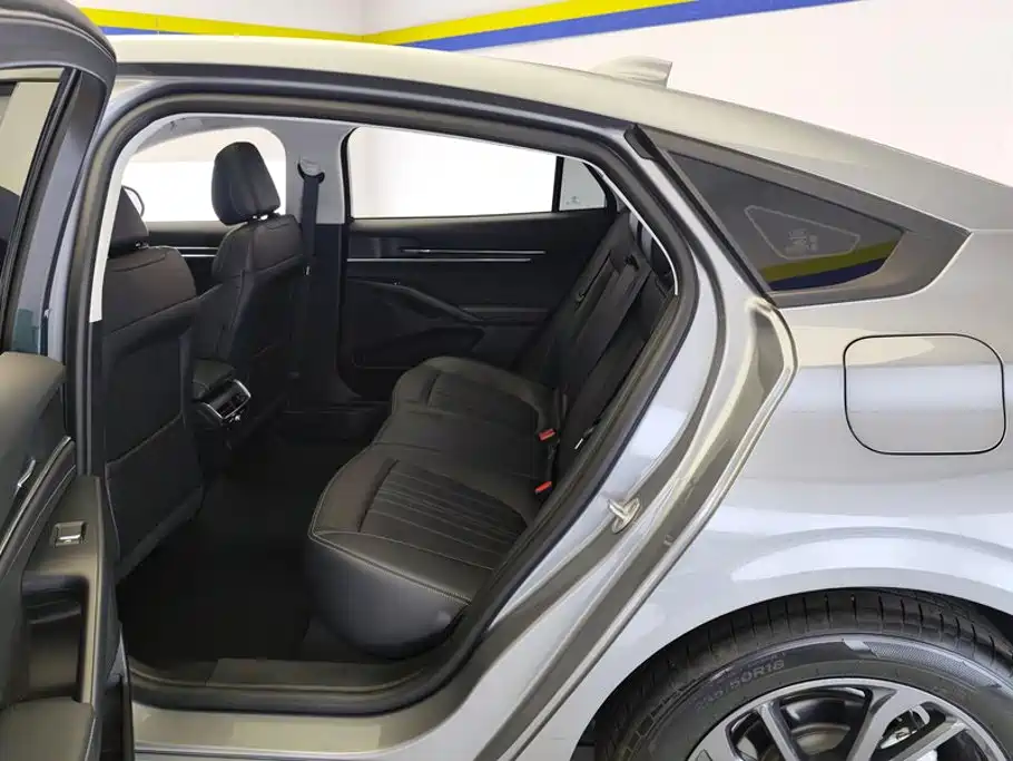 Ford Mondeo — миниатюра 11
