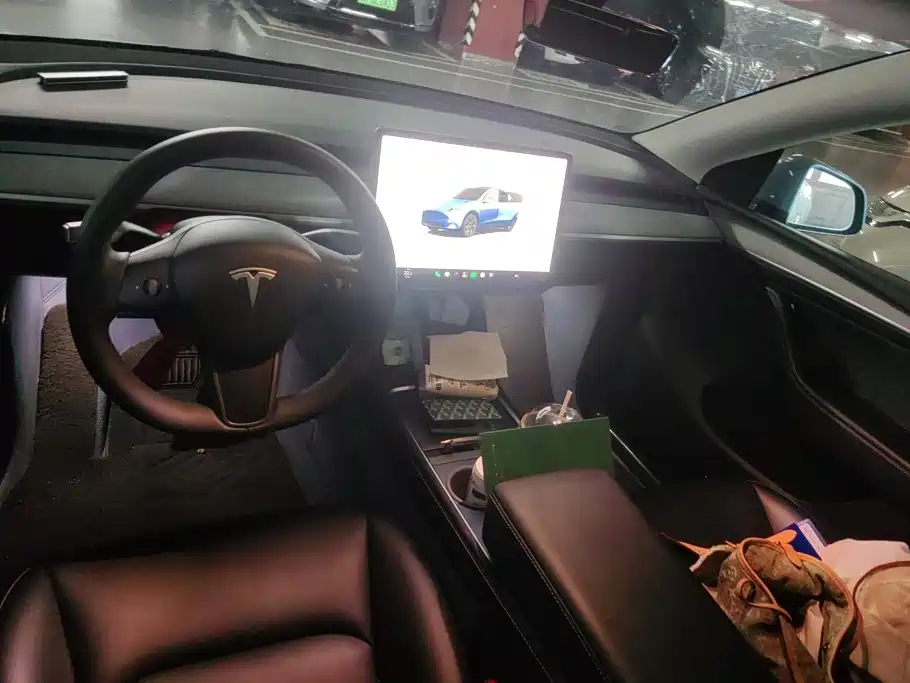 Tesla Model Y — миниатюра 12