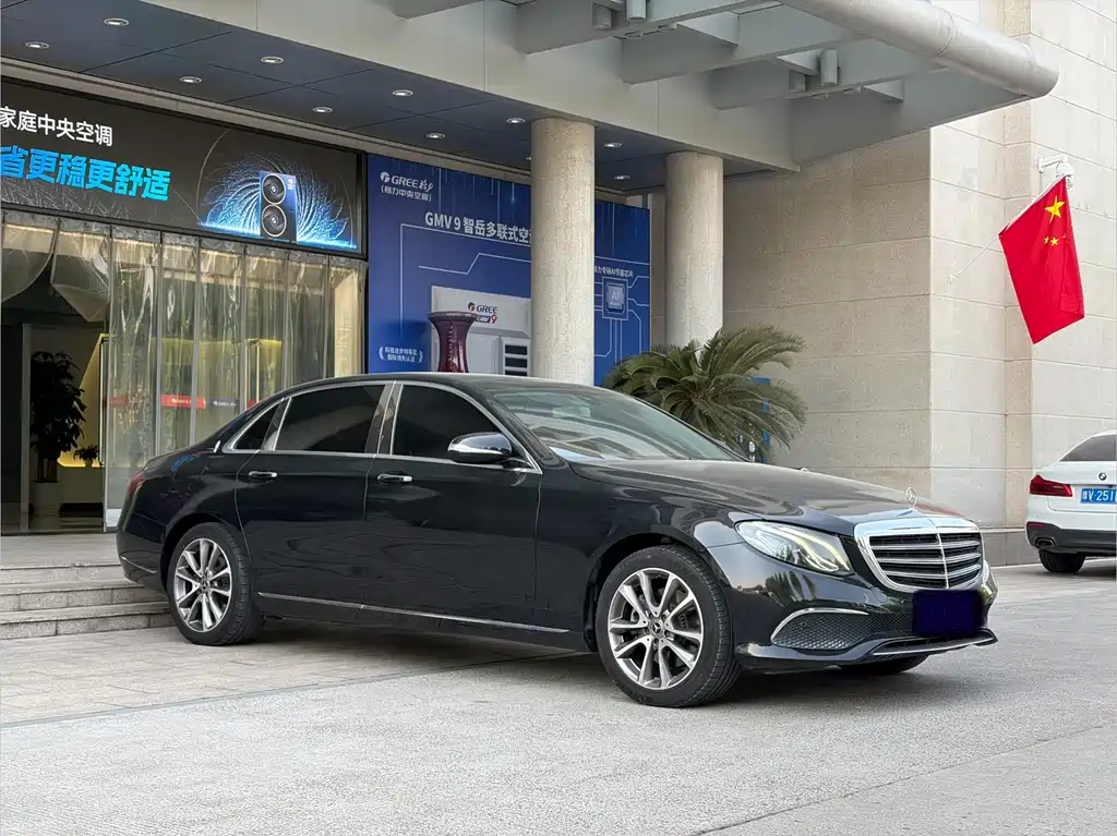 Mercedes-Benz E-Class — миниатюра 3