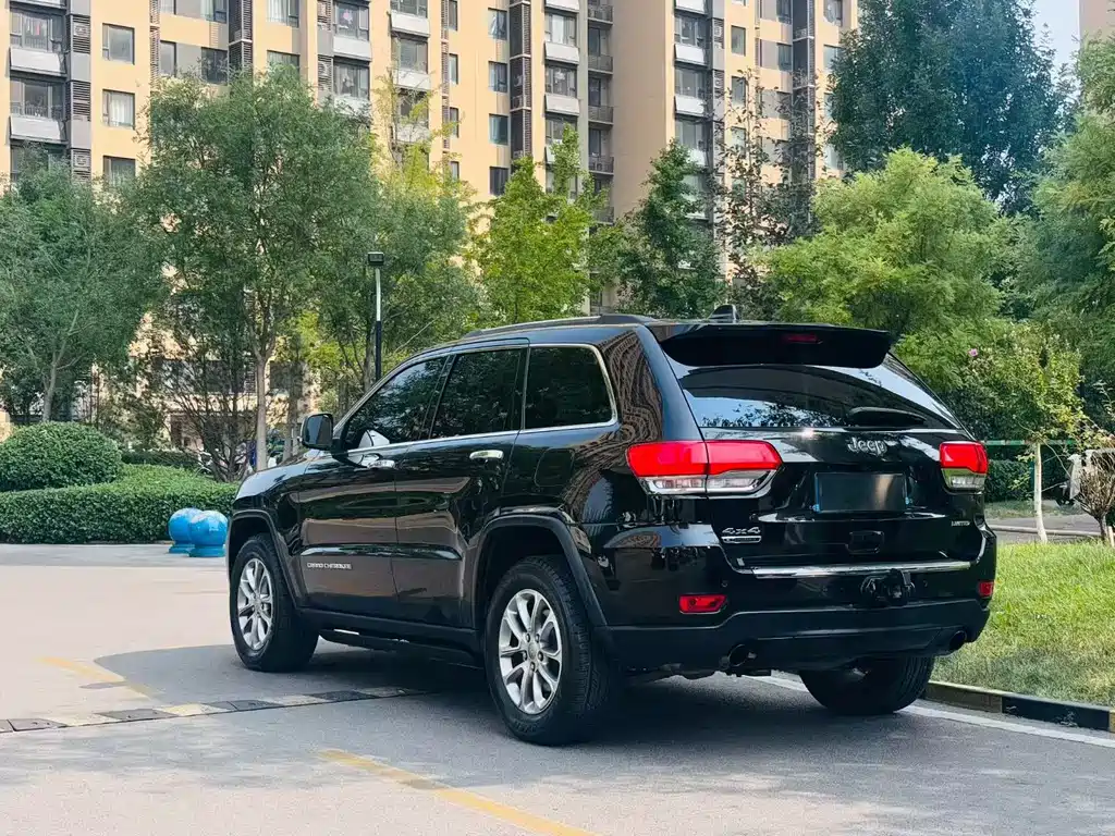 Jeep Grand Cherokee (Import) — миниатюра 5