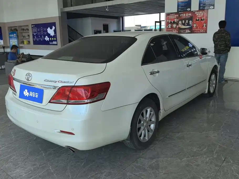 Toyota Camry — миниатюра 3
