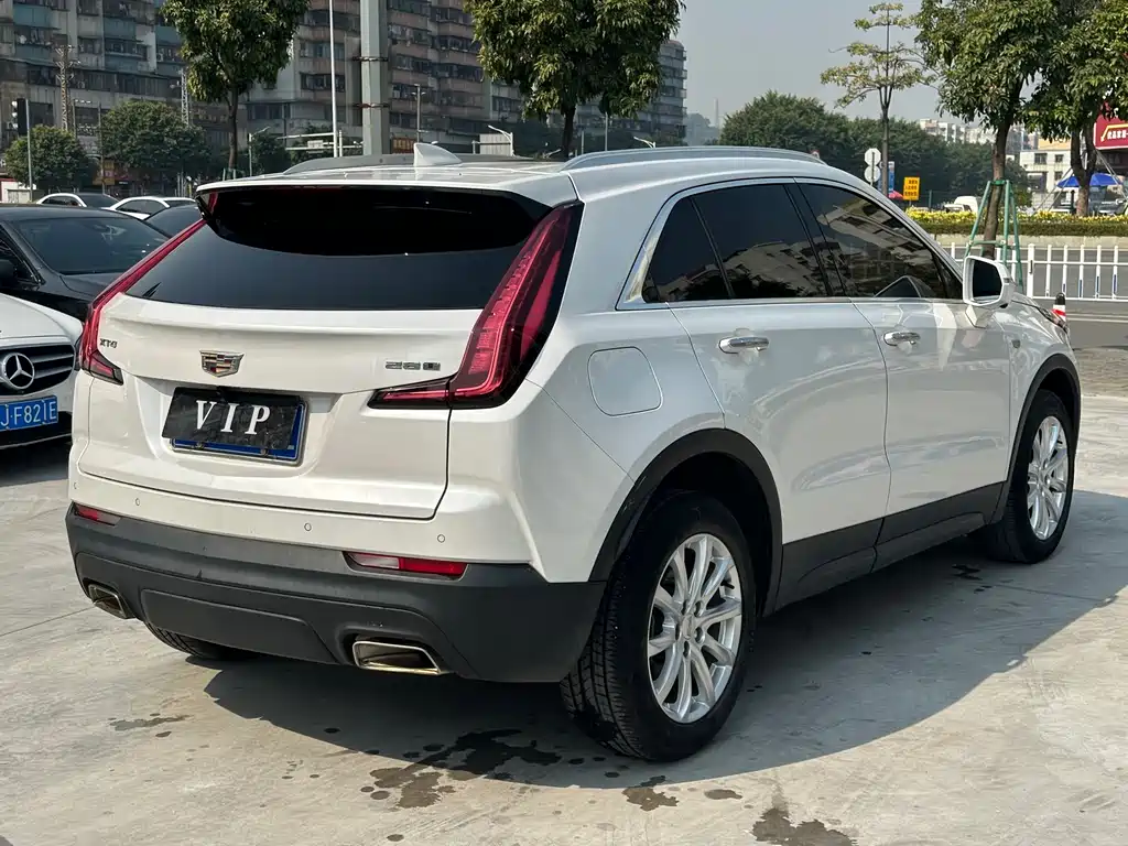 CADILLAC XT4