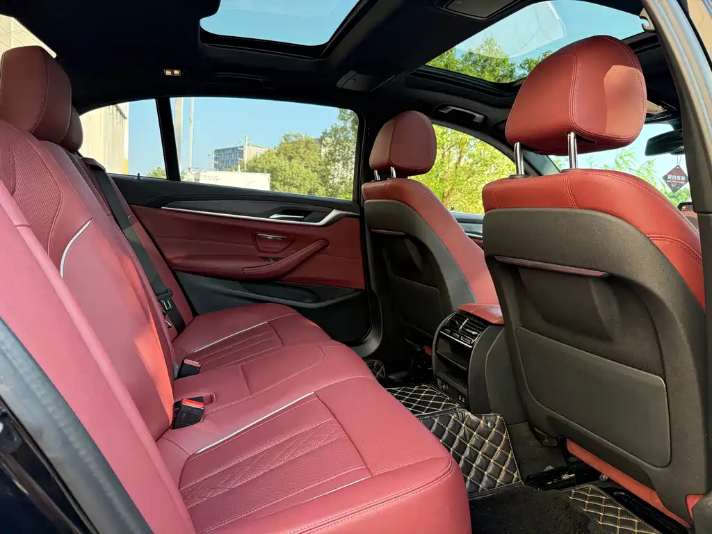 BMW 5 Series — миниатюра 11
