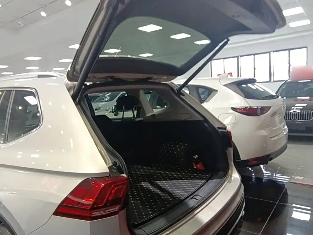 Volkswagen Tiguan L — миниатюра 19