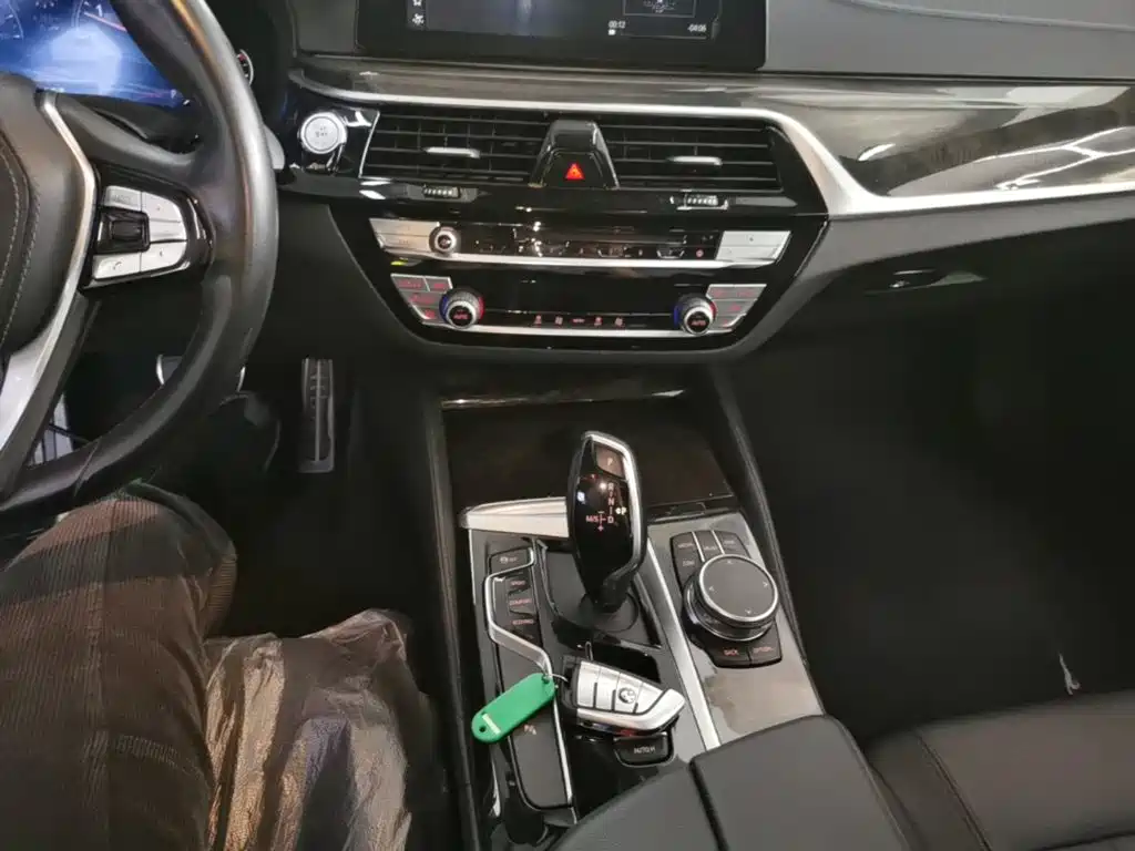 BMW 5 Series — миниатюра 14