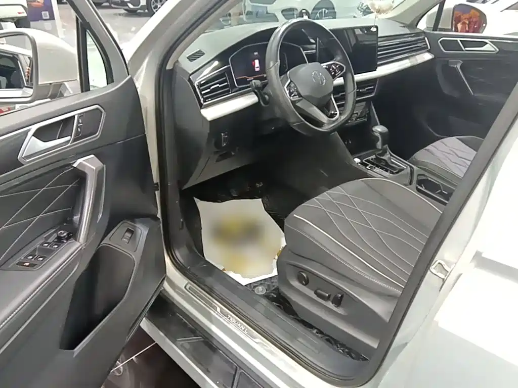 Volkswagen Tiguan L — миниатюра 16