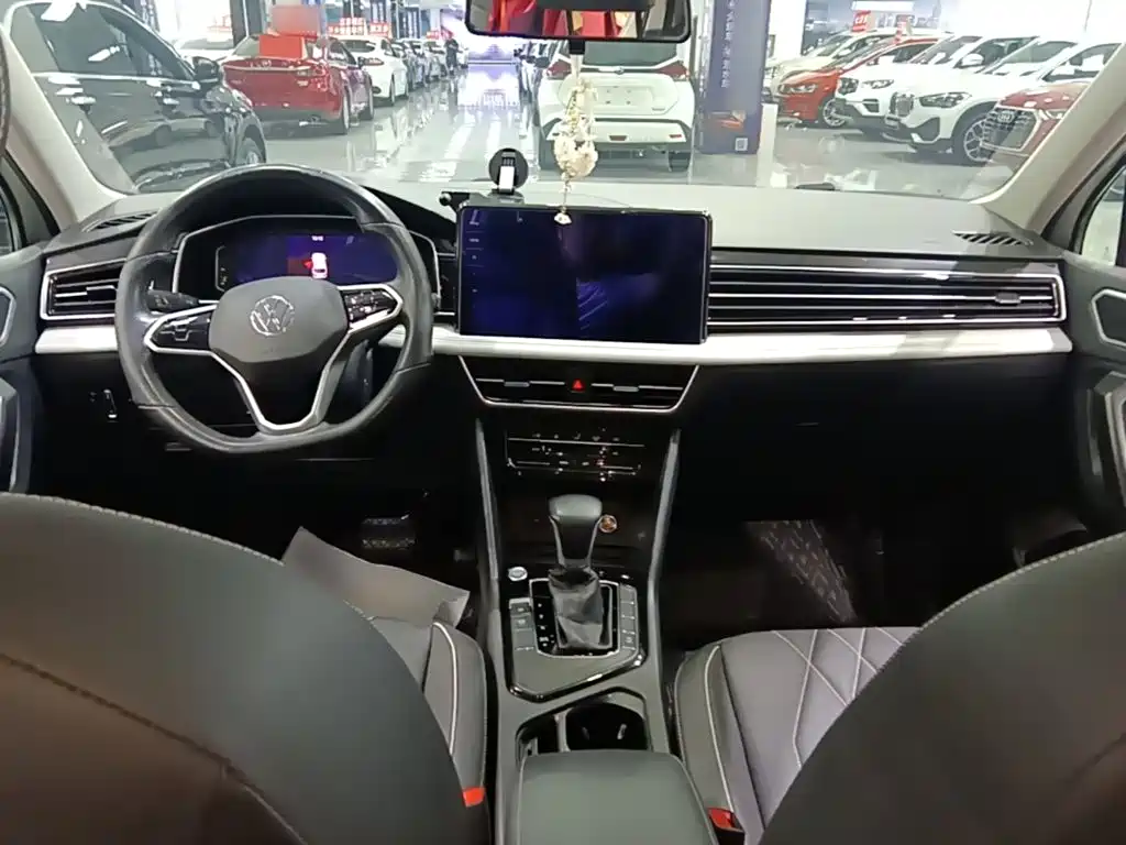 Volkswagen Tiguan L — миниатюра 10