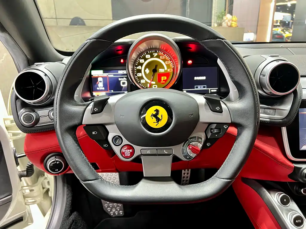 Ferrari GTC4Lusso 2017 3.9T V8