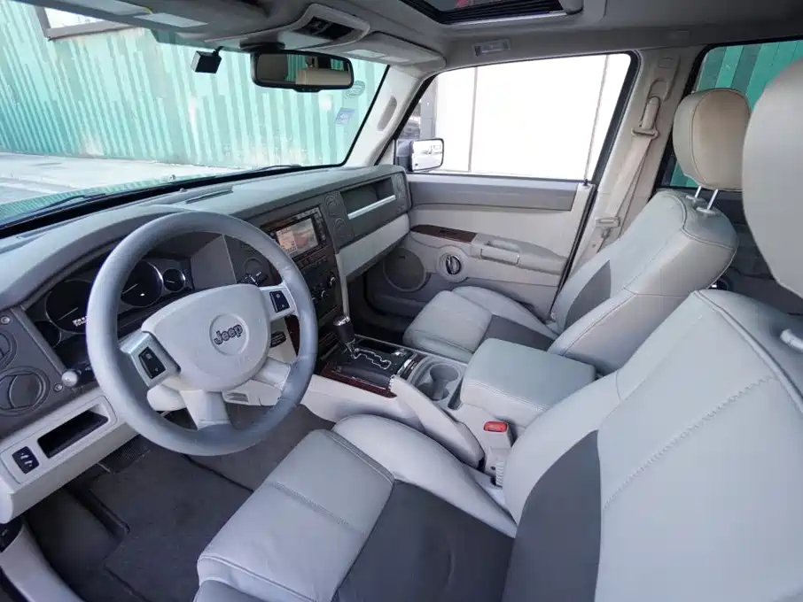 Jeep Commander Classic — миниатюра 3