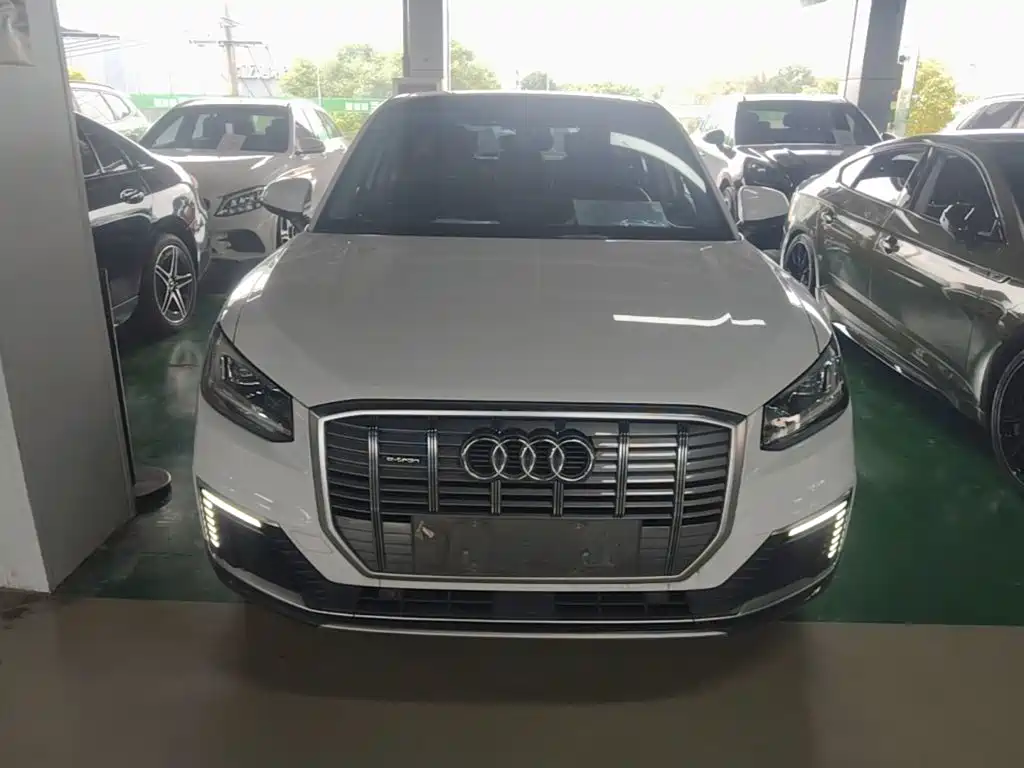 Audi Q2L e-tron — миниатюра 3