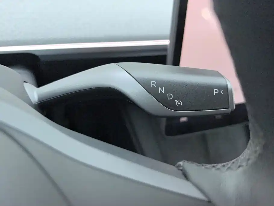 Tesla Model Y — миниатюра 16