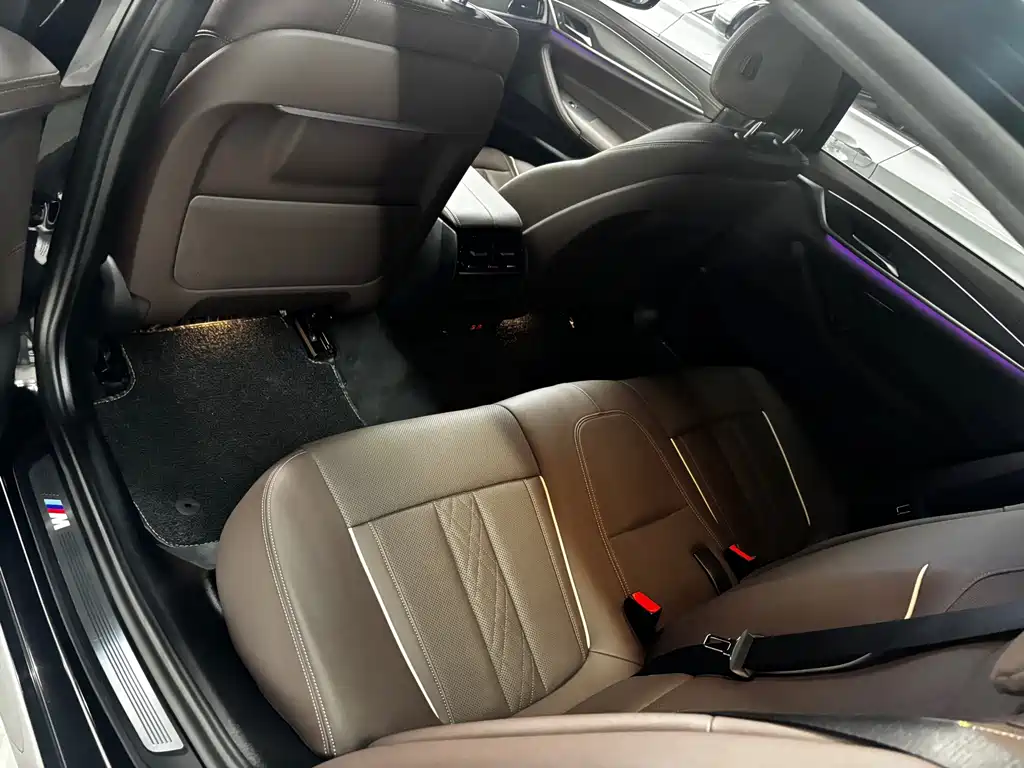 BMW 5 Series — миниатюра 6