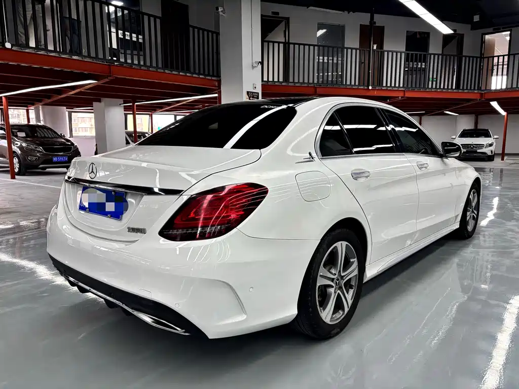 Mercedes-Benz C-Class — миниатюра 17