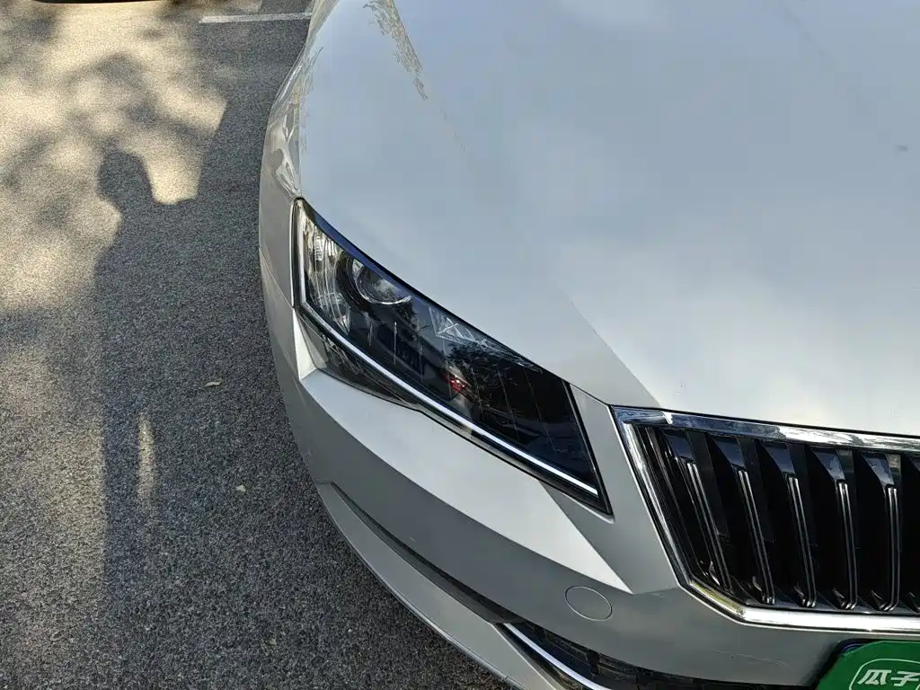 Skoda Superb — миниатюра 7