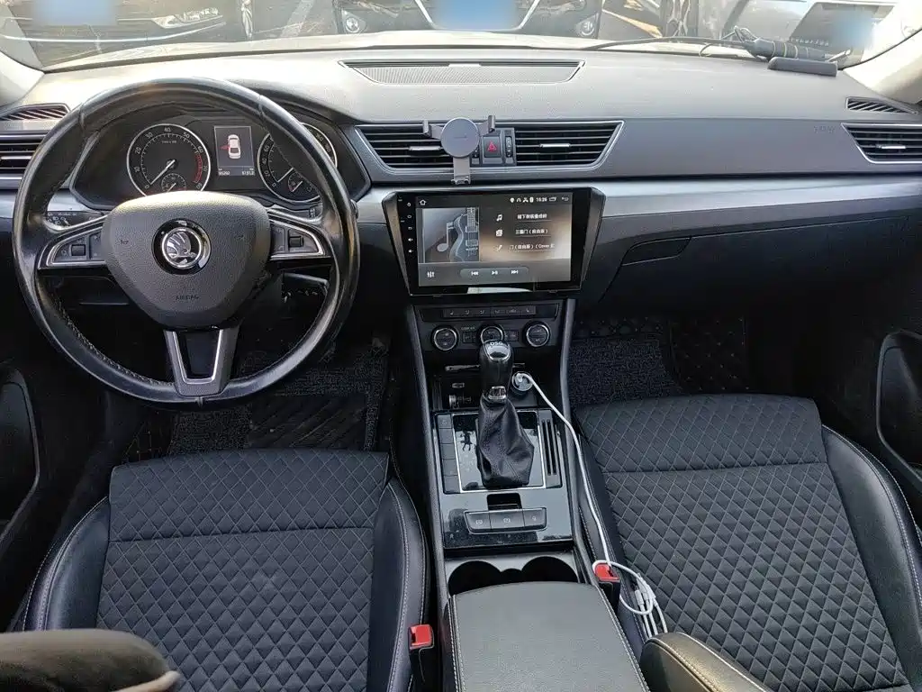 Skoda Superb — миниатюра 10